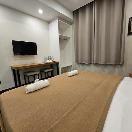 Blue Harbor Hotel Calapan Extérieur photo