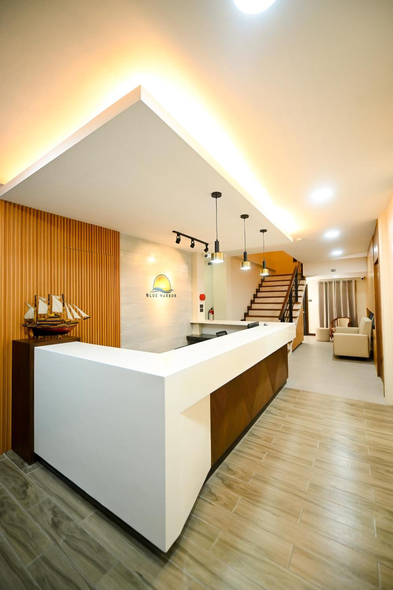 Blue Harbor Hotel Calapan Extérieur photo