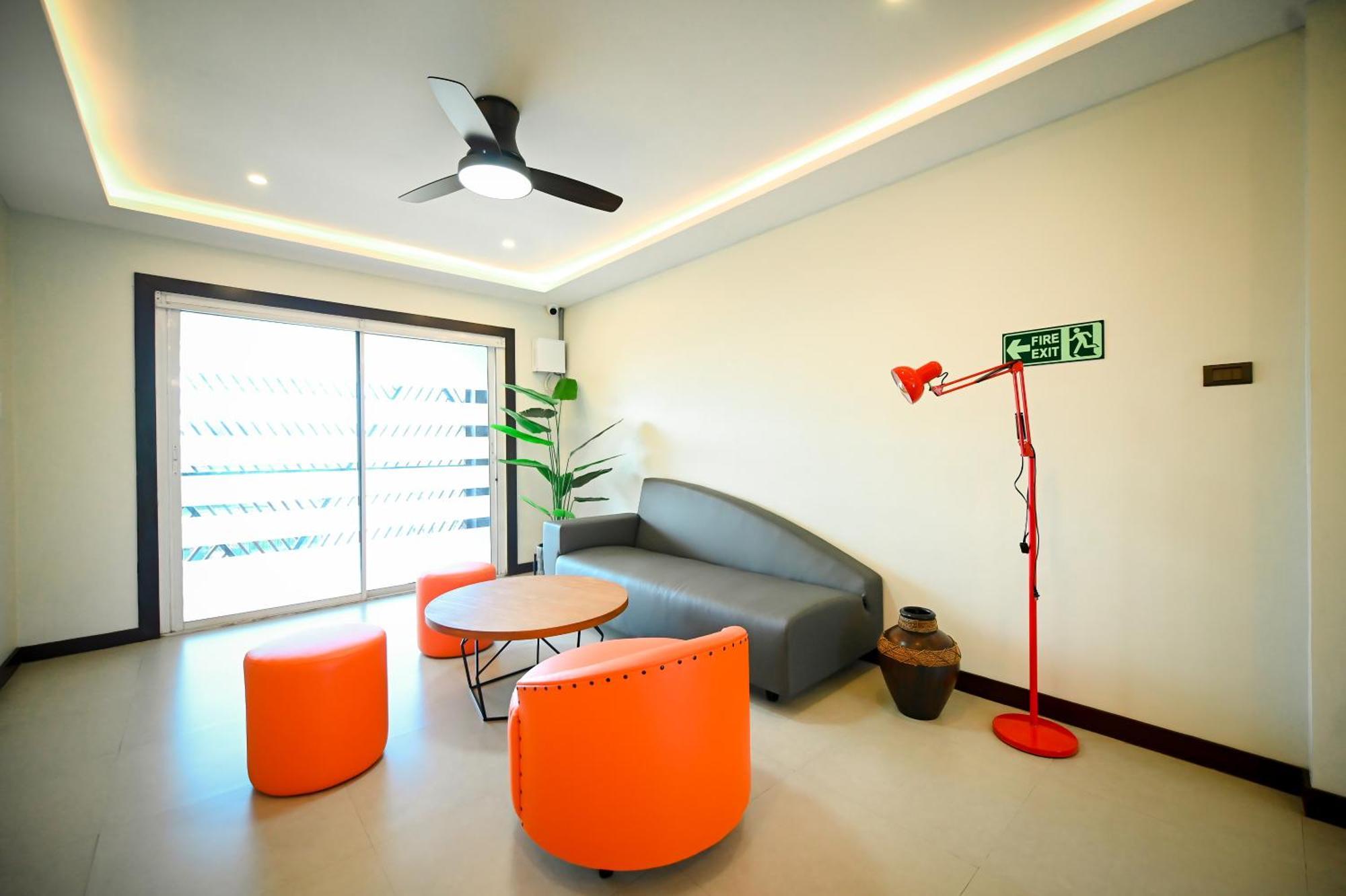 Blue Harbor Hotel Calapan Extérieur photo