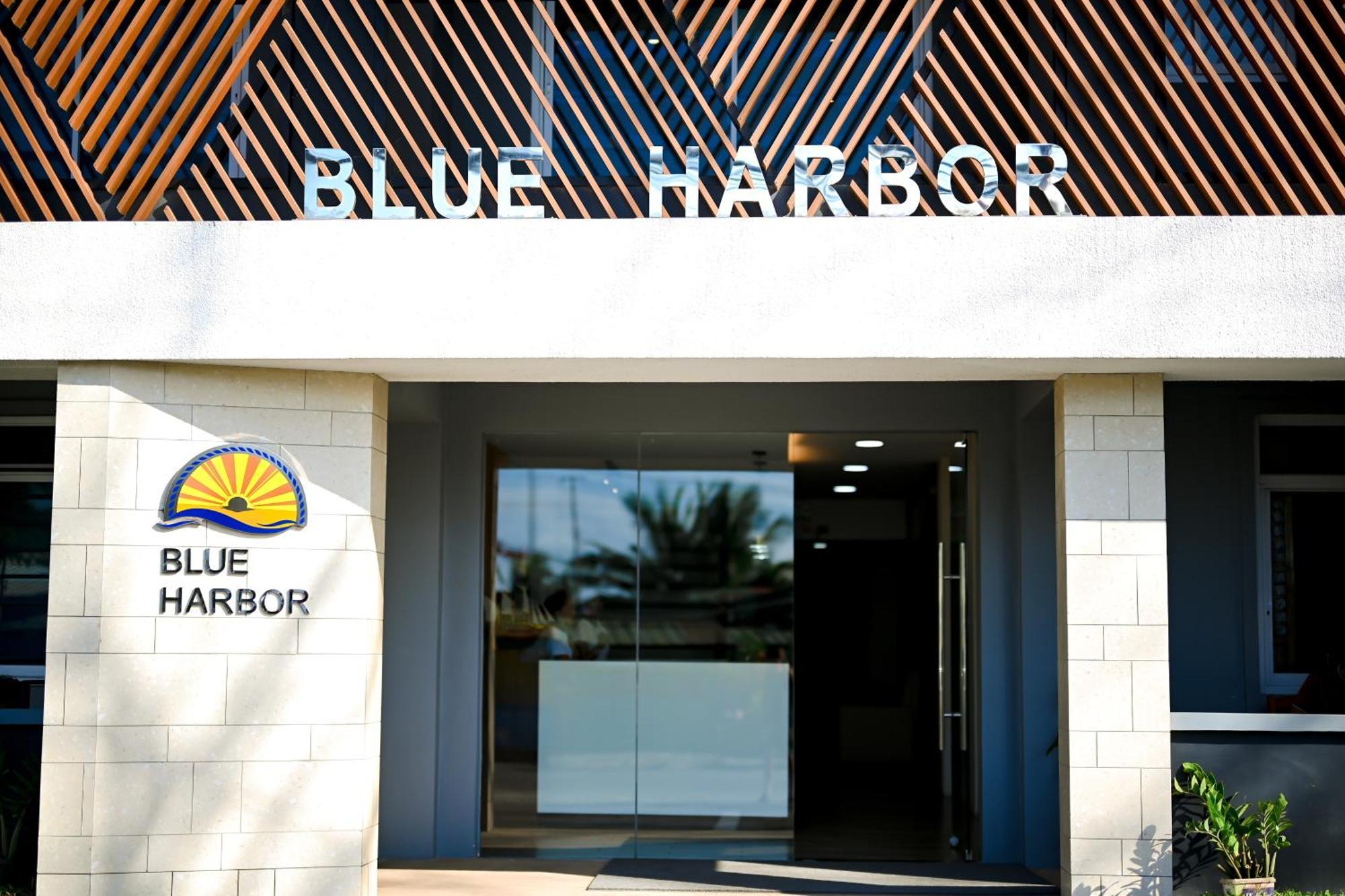 Blue Harbor Hotel Calapan Extérieur photo
